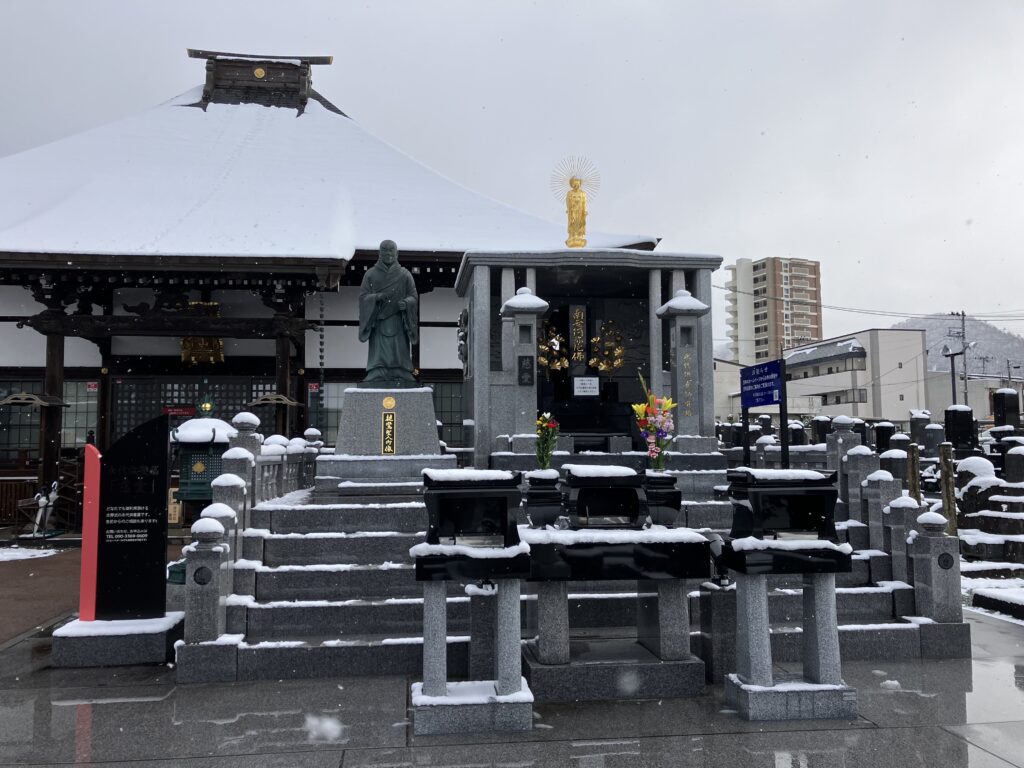 みんなのお墓「永代供養塔 慈愛」　焼香台