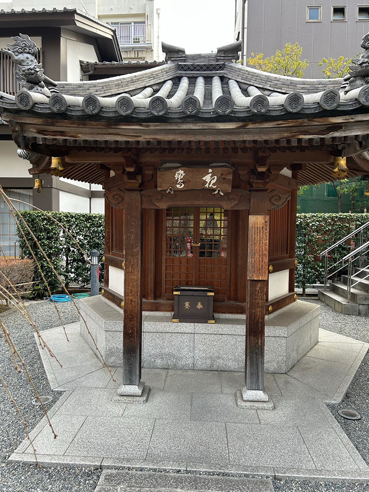 紫雲山頂法寺(通称六角堂)
