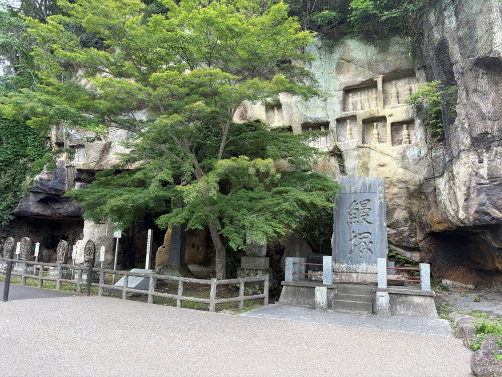 洞窟遺跡群