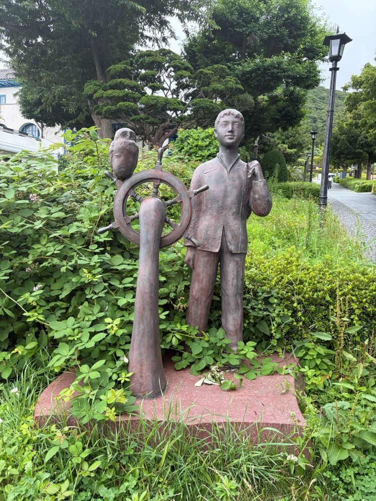 銅像「異国への夢」佐藤正和　作