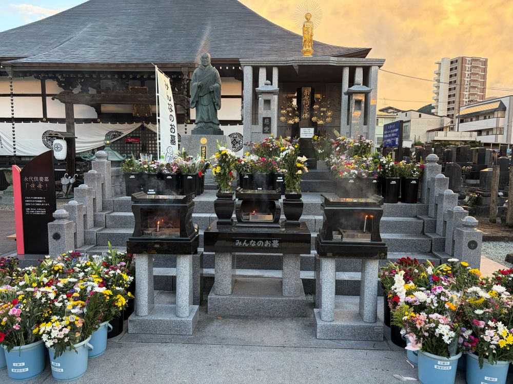 みんなのお墓にお供えいただいたお花