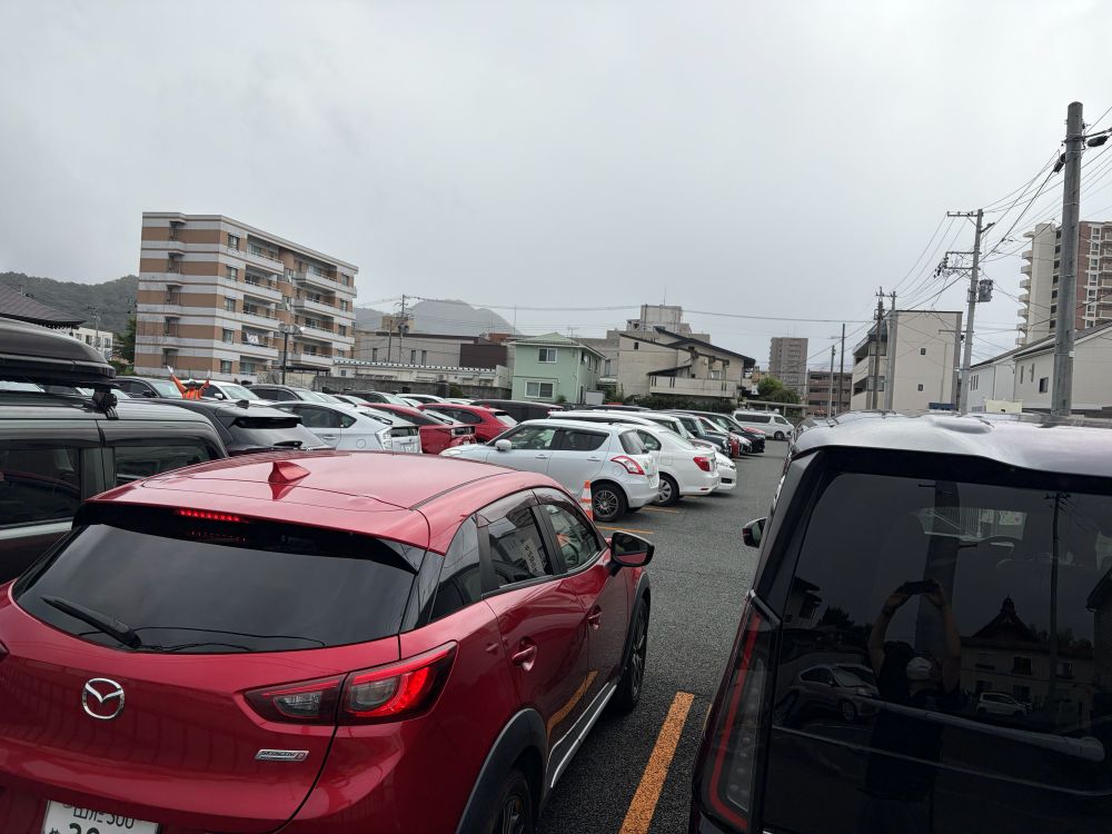 駐車場は満車