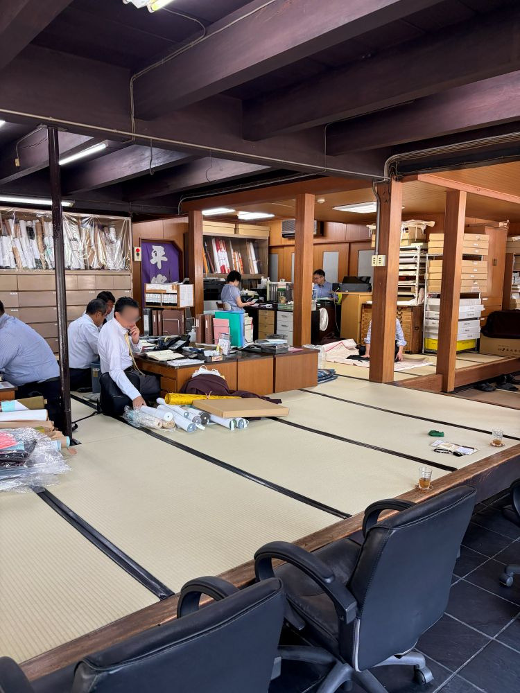 平安法衣店店内の様子